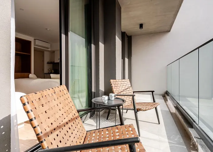 Daire Yamas Urban Living Stayone Old Town Balcony