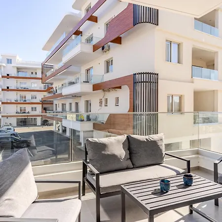Apartment Zakaki Casino Swimming Pool