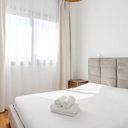 Yamas Stayone Old Town Studio *