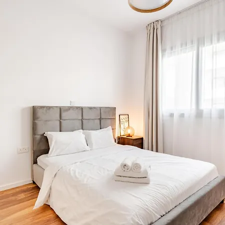 Yamas Stayone Old Town Studio *