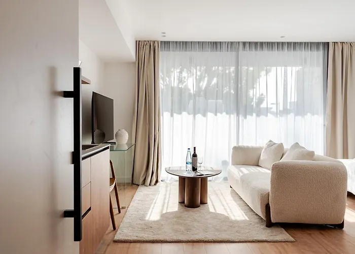 Yamas Urban Living Stayone Old Town Balcony * Lemesos